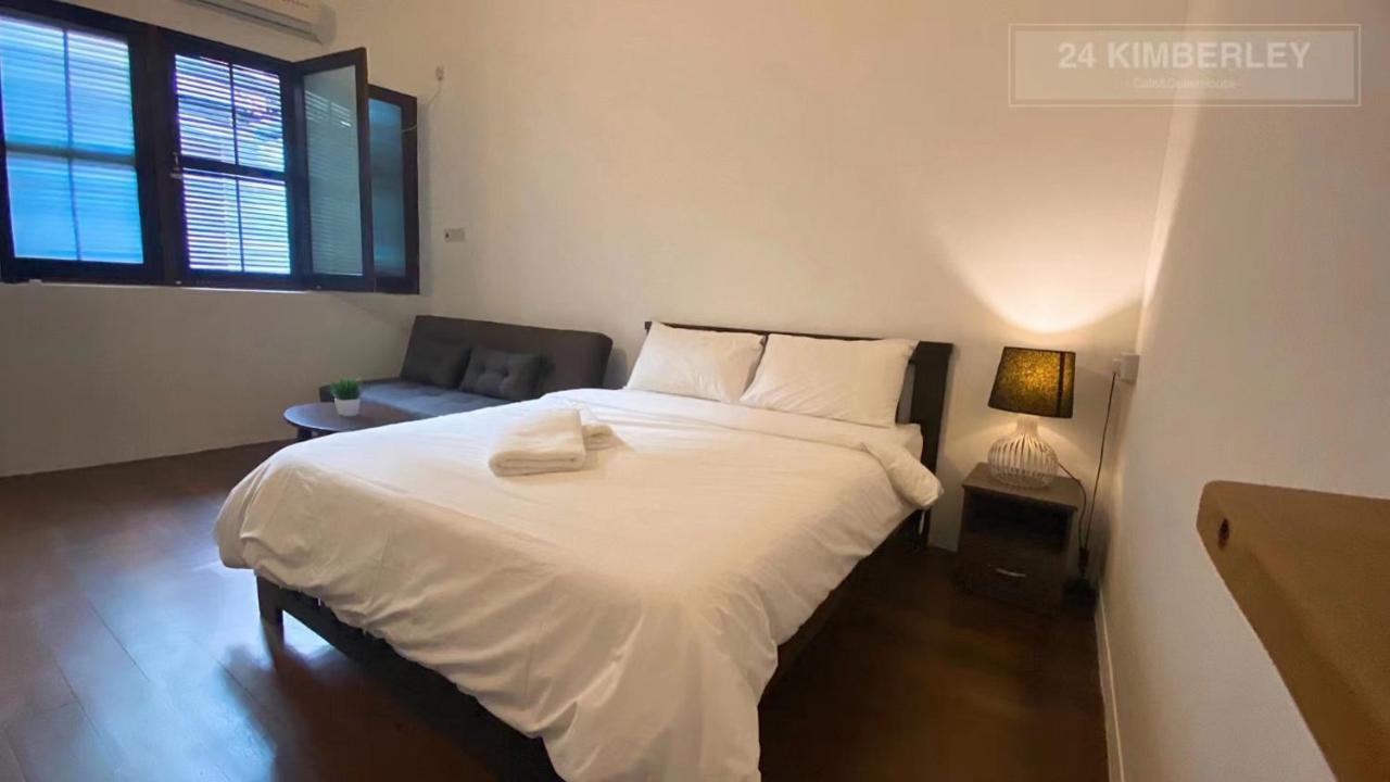 24 Kimberley Hotel George Town Room photo