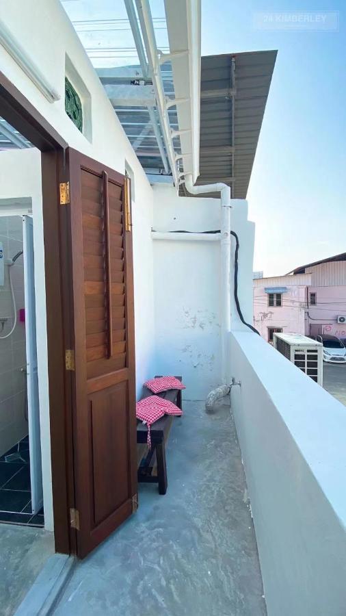 24 Kimberley Hotel George Town Exterior photo