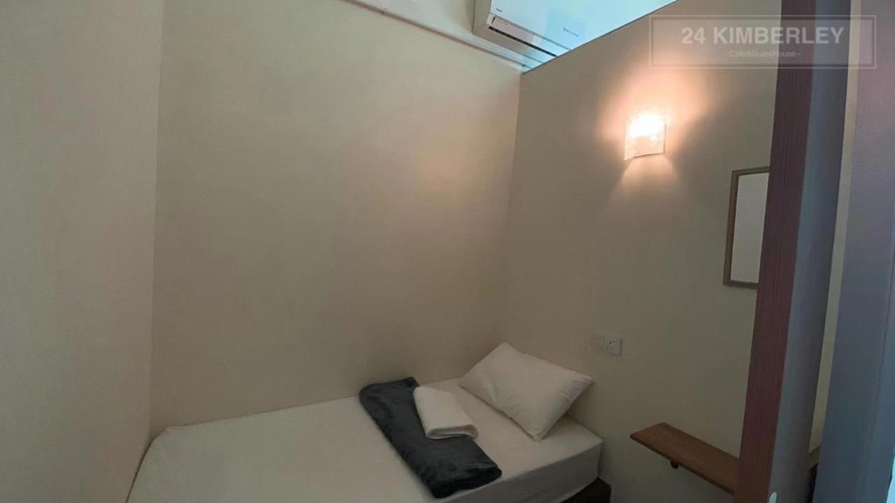 24 Kimberley Hotel George Town Room photo