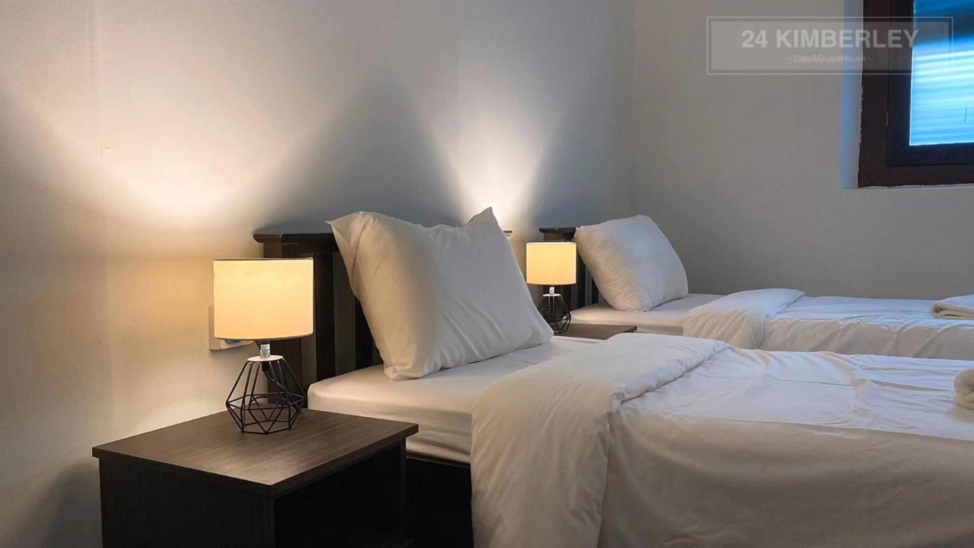 24 Kimberley Hotel George Town Room photo