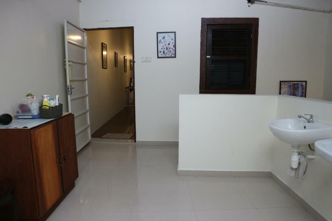 24 Kimberley Hotel George Town Exterior photo